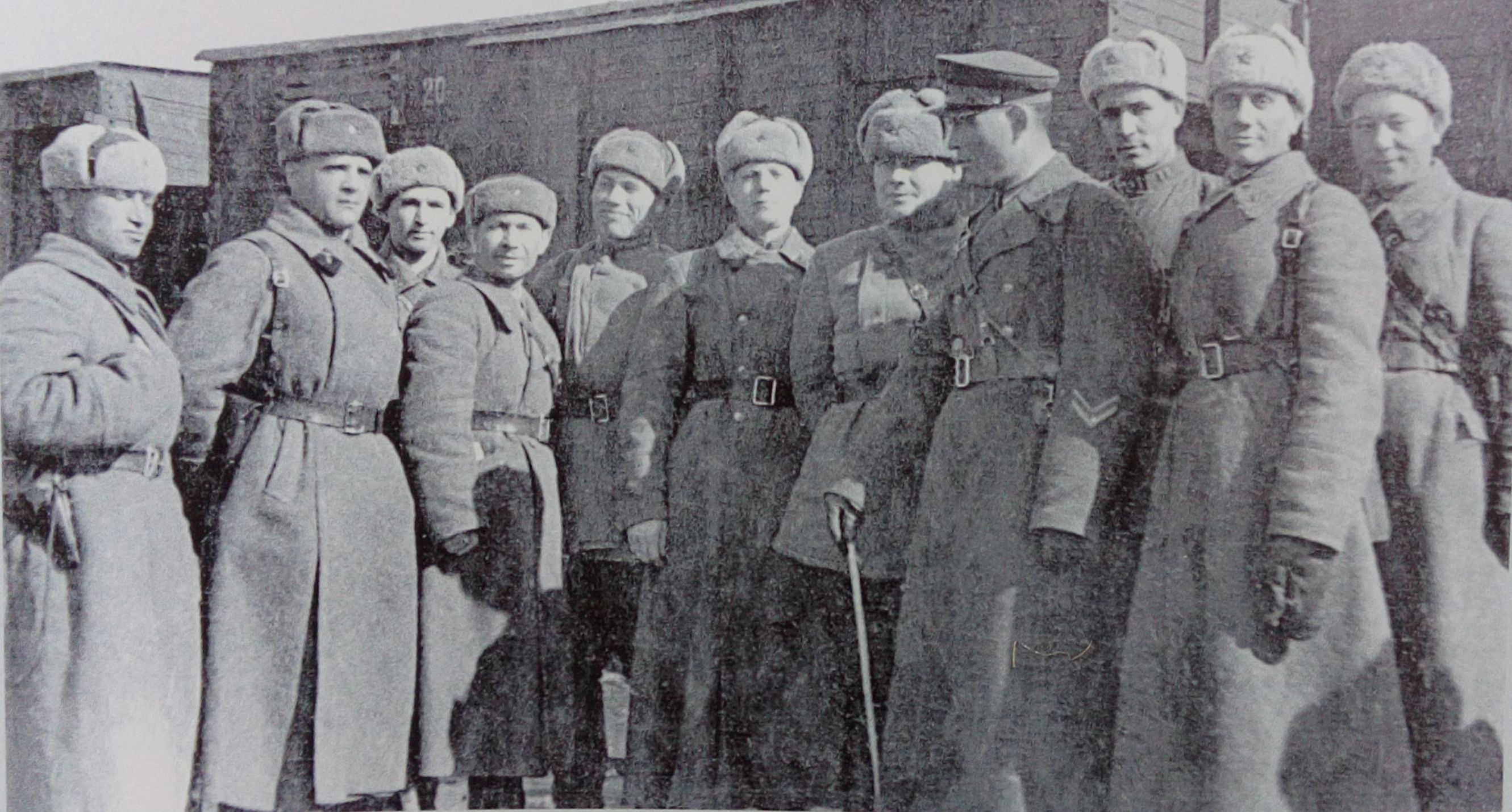 Командный состав 275-го кавалерийского полка перед отправкой на фронт. Станция Дёма (апрель 1942)